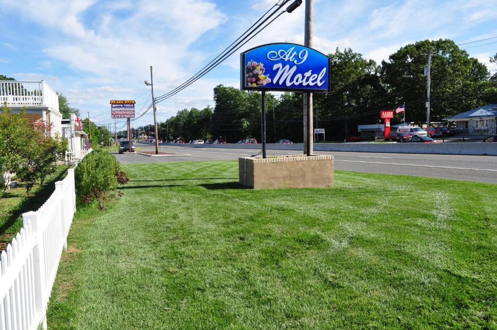 At 9 Motel Howell Εξωτερικό φωτογραφία
