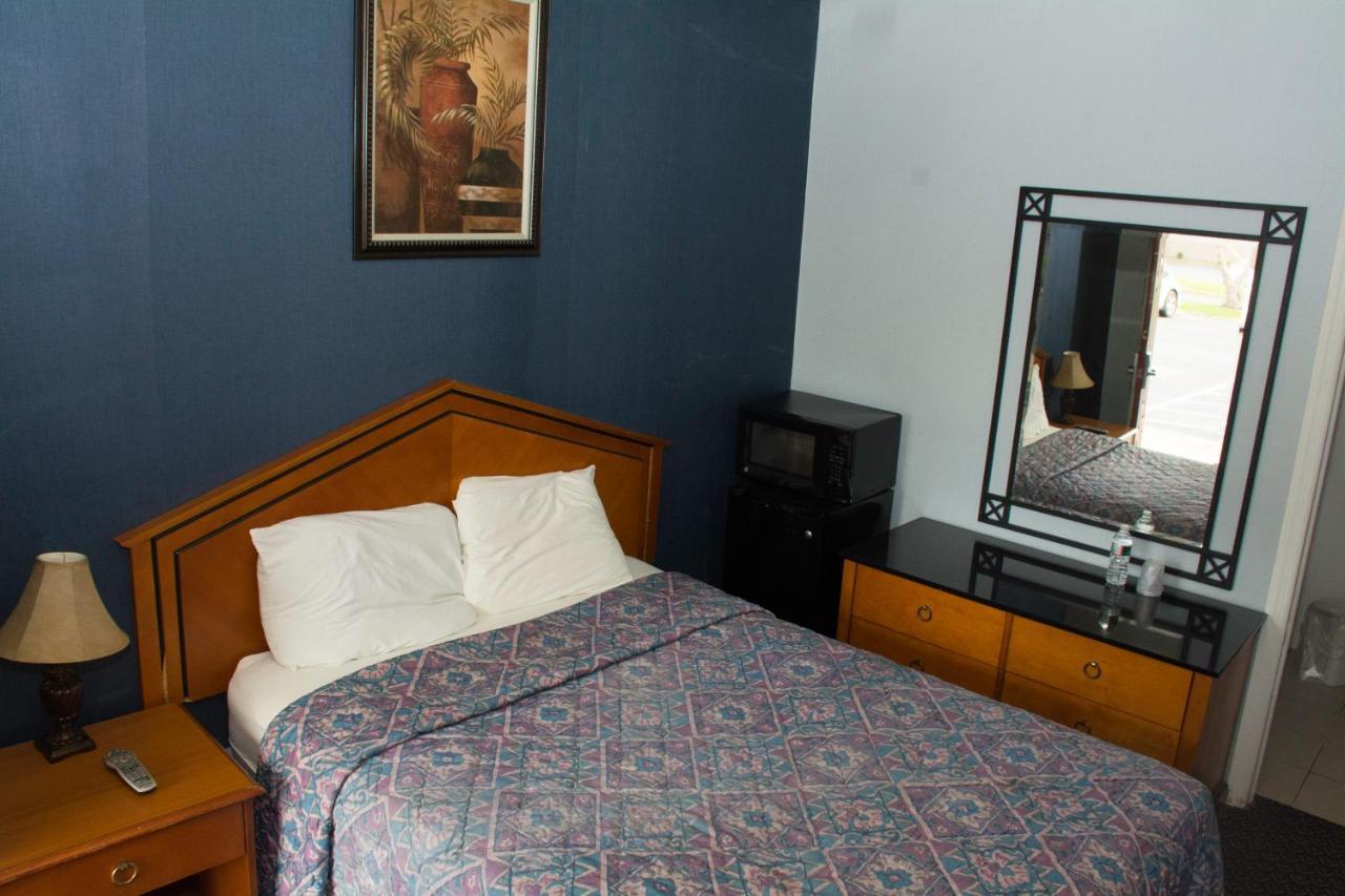 At 9 Motel Howell Εξωτερικό φωτογραφία